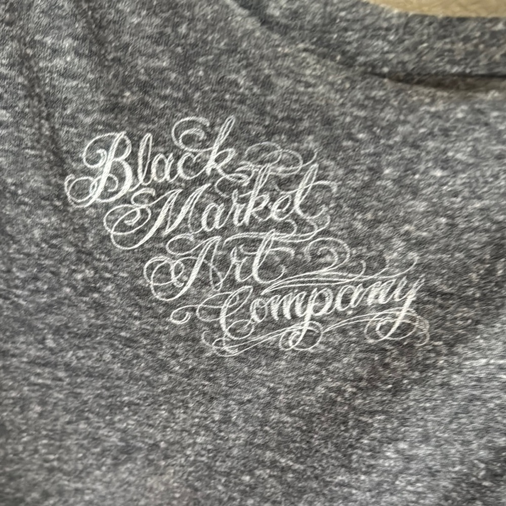 Chic Gray Graphic Tee - Picture 3 of 6